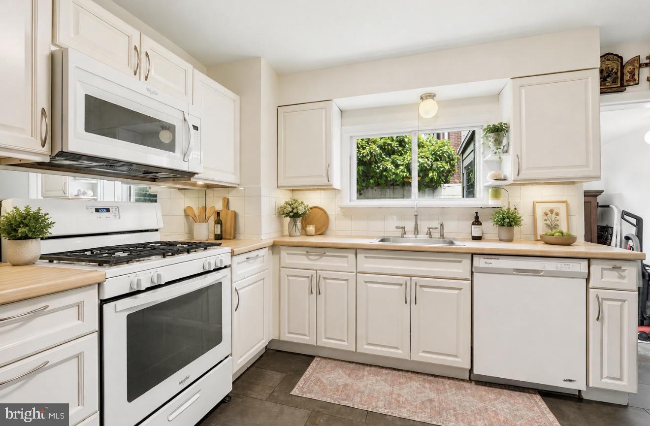 227 Watkins Street Philadelphia, PA 19148 - Photo 5 of 10