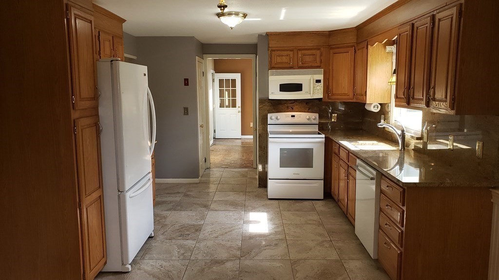 3 Wilson Road North Andover, MA 01845 - Photo 3 of 13 Gallery Image 3