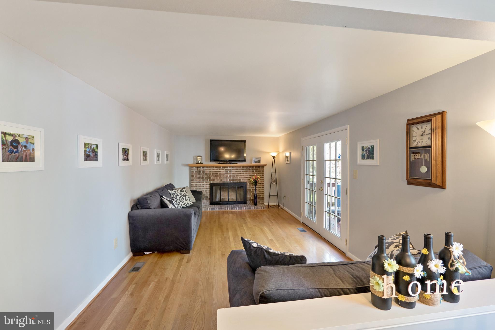 1780 Valleyside Drive Frederick, MD 21702 - Photo 12 of 30 Living Room