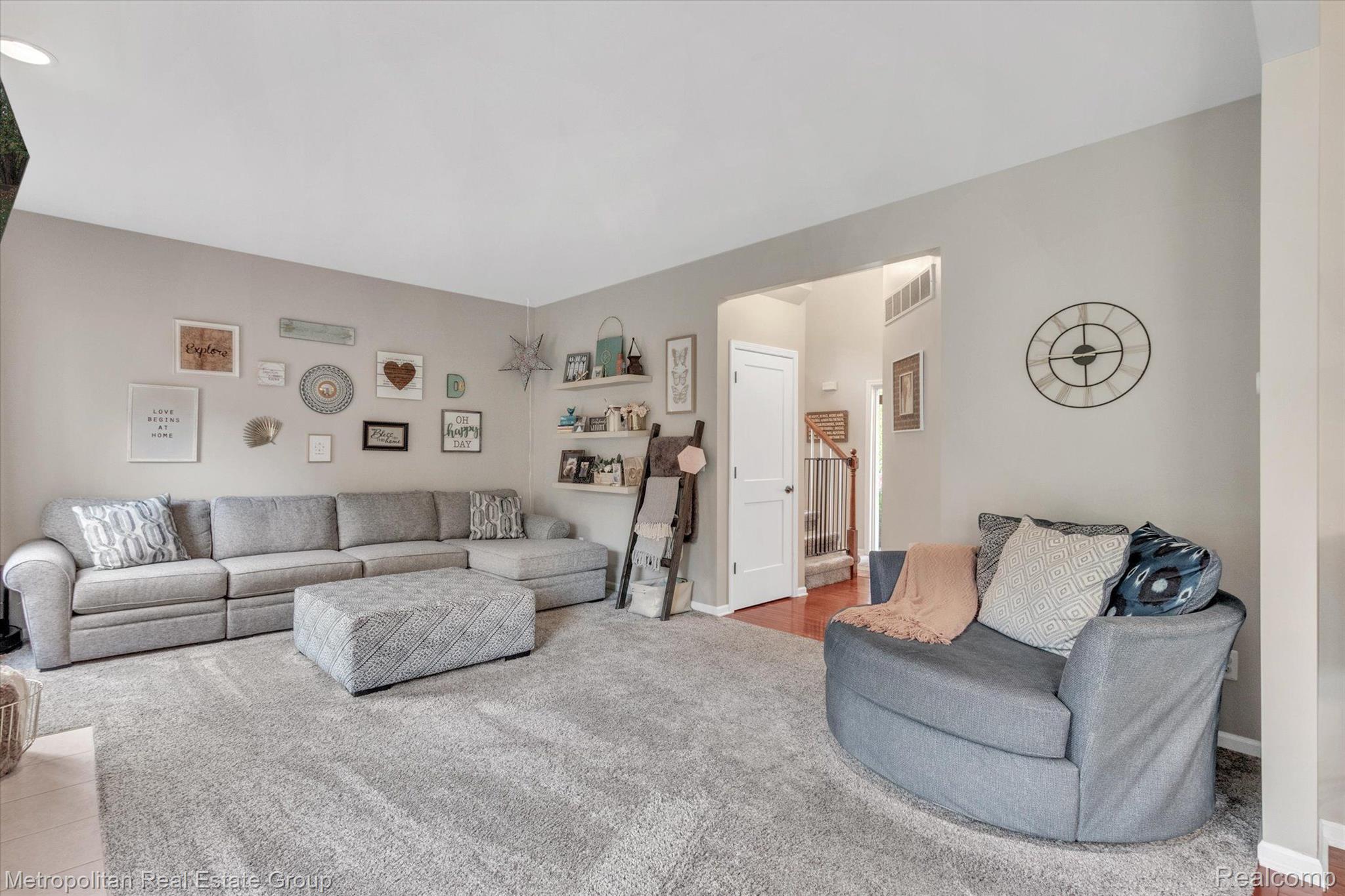 3983 Dun Rovin Court Commerce Township, MI 48382 - Photo 4 of 40 Gallery Image 4