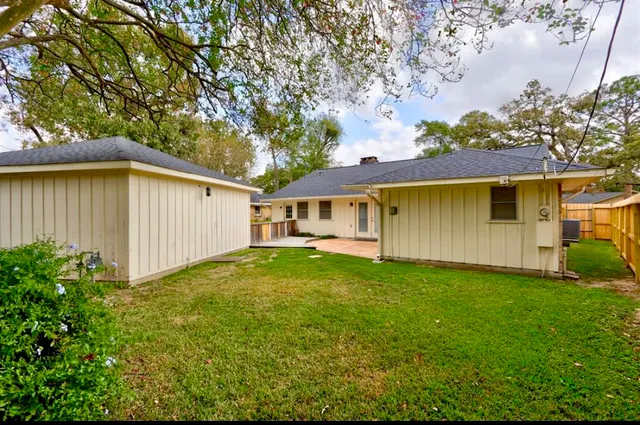 $2,475 | 2011 Stebbins Drive, Houston, TX 77043