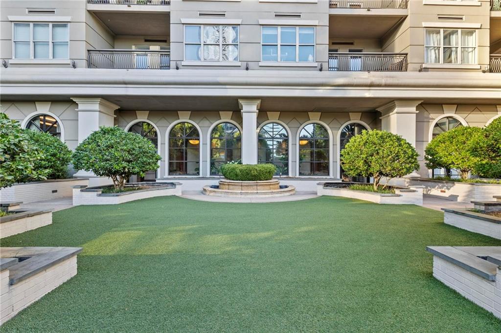 3334 Peachtree Road Northeast, Unit 1207 Atlanta, GA 30326 - Photo 23 of 25 a front view of a house with garden