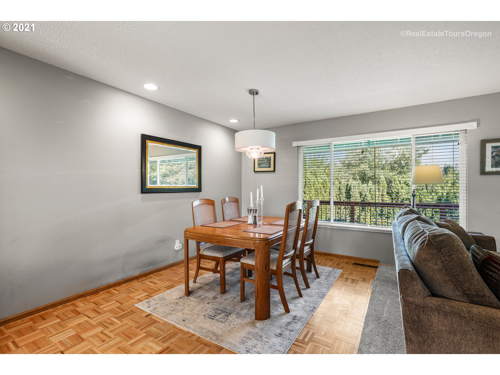 3211 Southwest Ridge Drive Portland, OR 97219 - Photo 14 of 32 Gallery Image 14