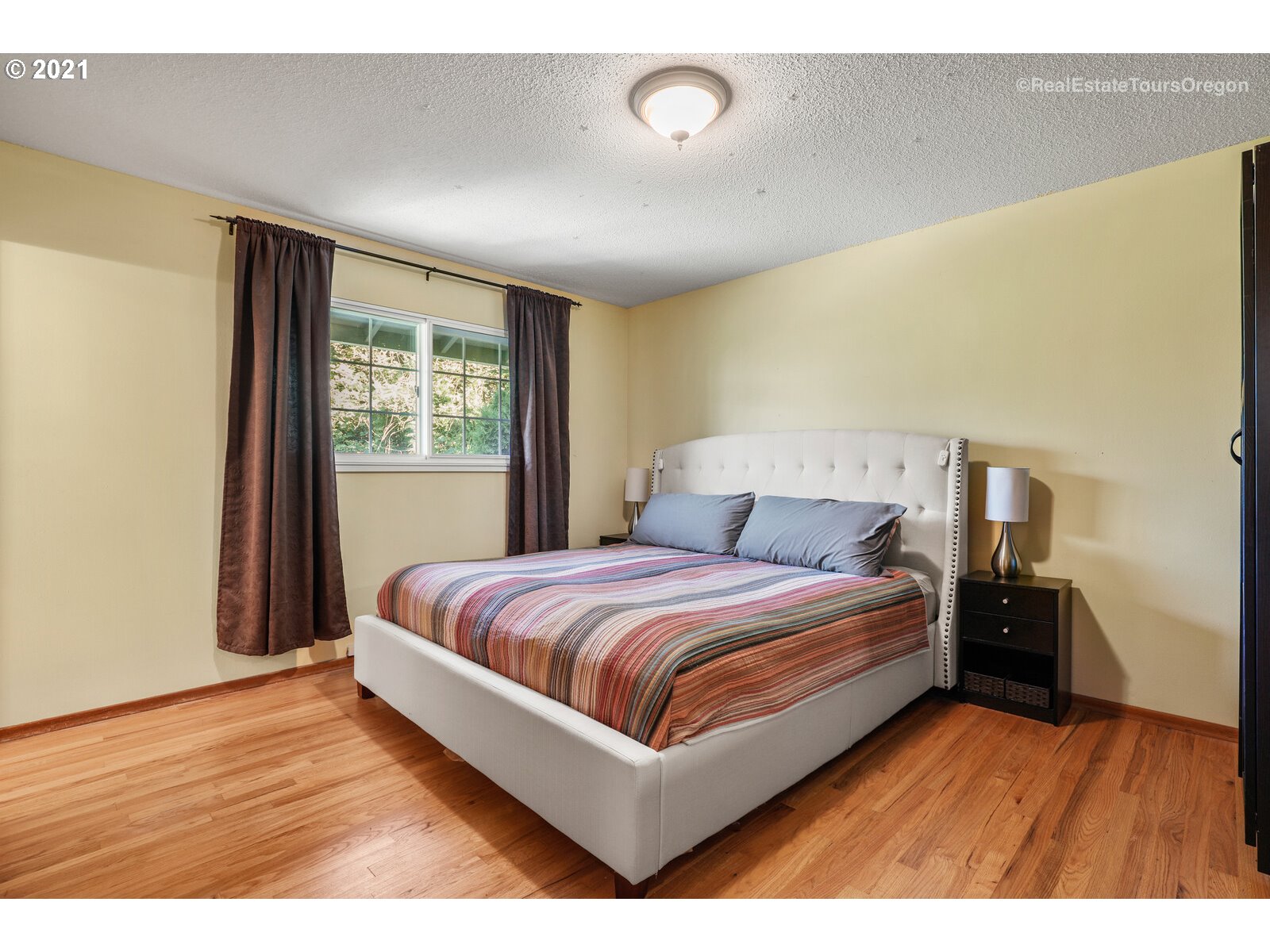 3211 Southwest Ridge Drive Portland, OR 97219 - Photo 16 of 32 Gallery Image 16