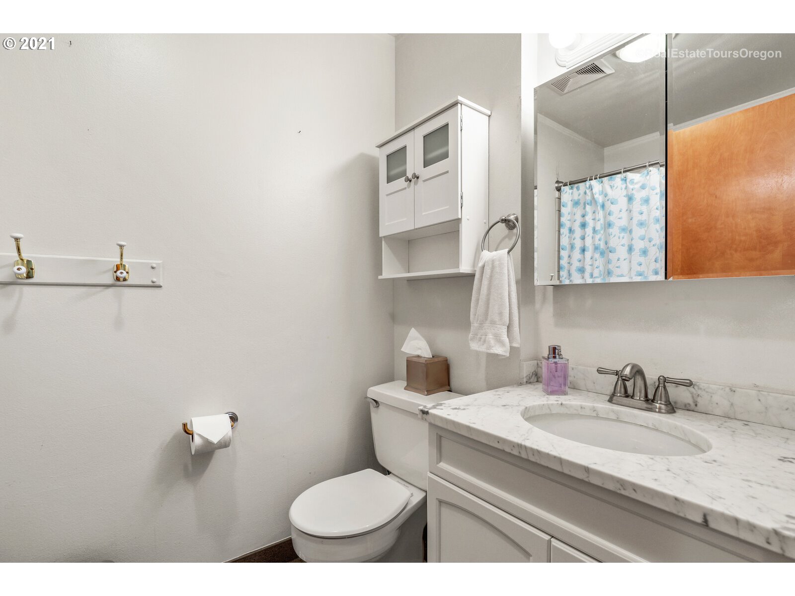 3211 Southwest Ridge Drive Portland, OR 97219 - Photo 20 of 32 Gallery Image 20