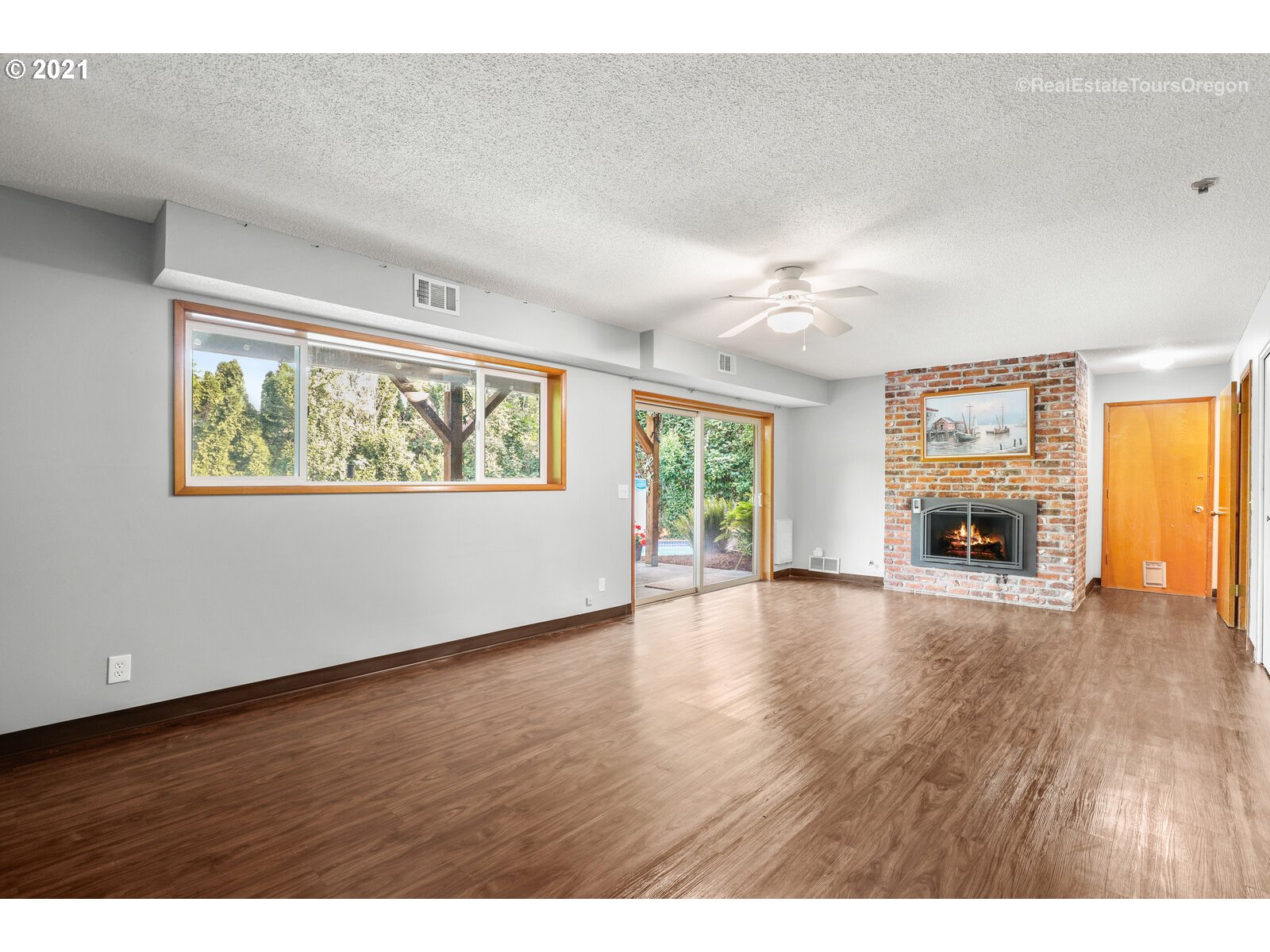 3211 Southwest Ridge Drive Portland, OR 97219 - Photo 23 of 32 Gallery Image 23
