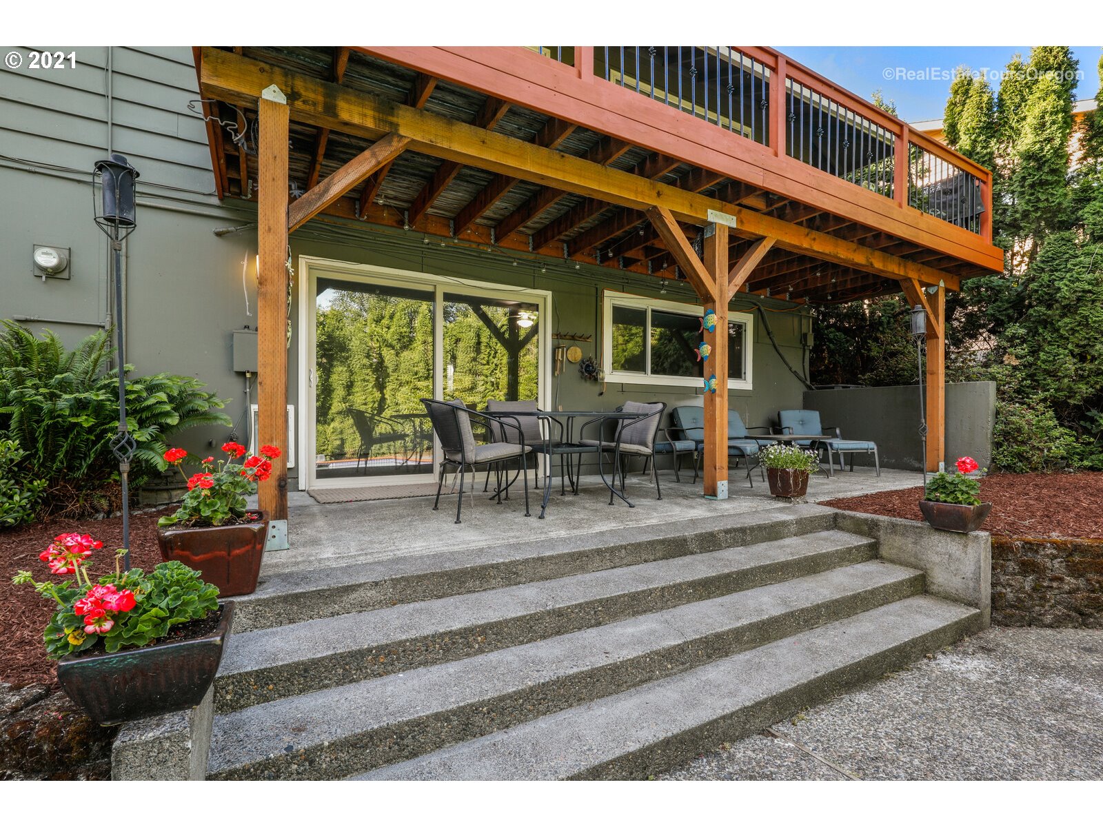 3211 Southwest Ridge Drive Portland, OR 97219 - Photo 28 of 32 Gallery Image 28