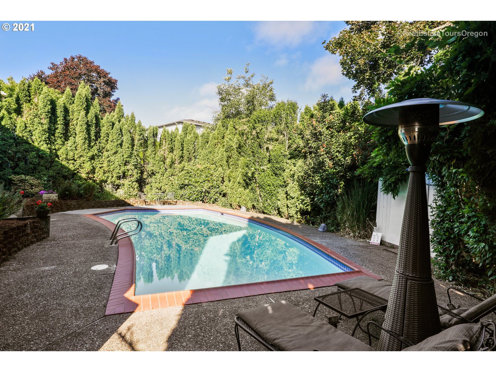 3211 Southwest Ridge Drive Portland, OR 97219 - Photo 30 of 32 Gallery Image 30