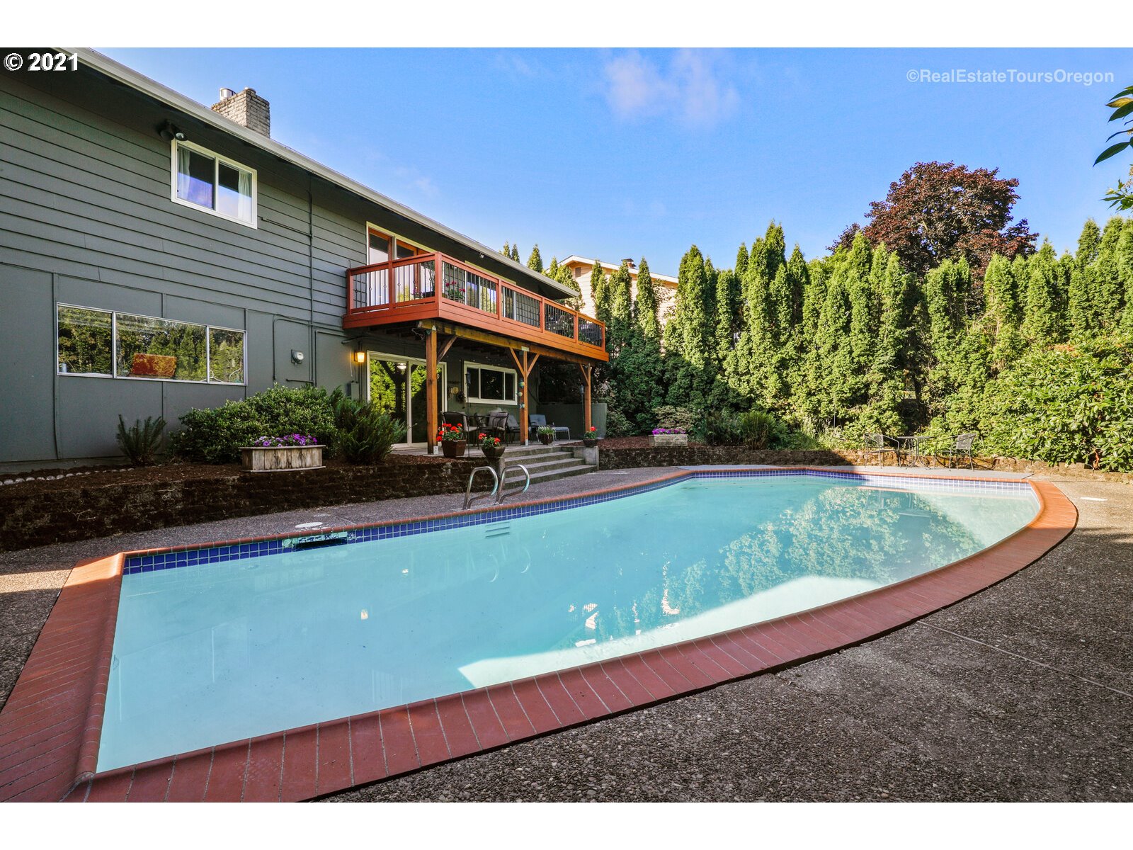 3211 Southwest Ridge Drive Portland, OR 97219 - Photo 32 of 32 Gallery Image 32