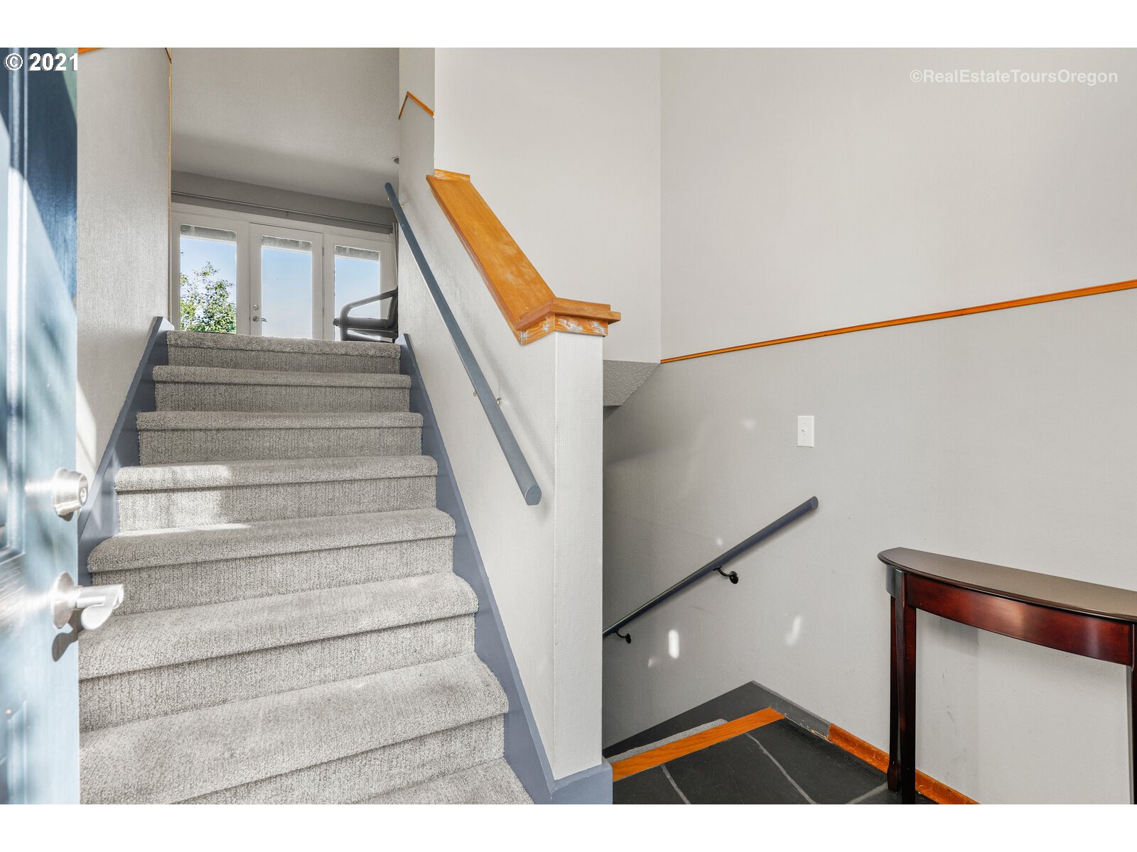 3211 Southwest Ridge Drive Portland, OR 97219 - Photo 5 of 32 Gallery Image 5