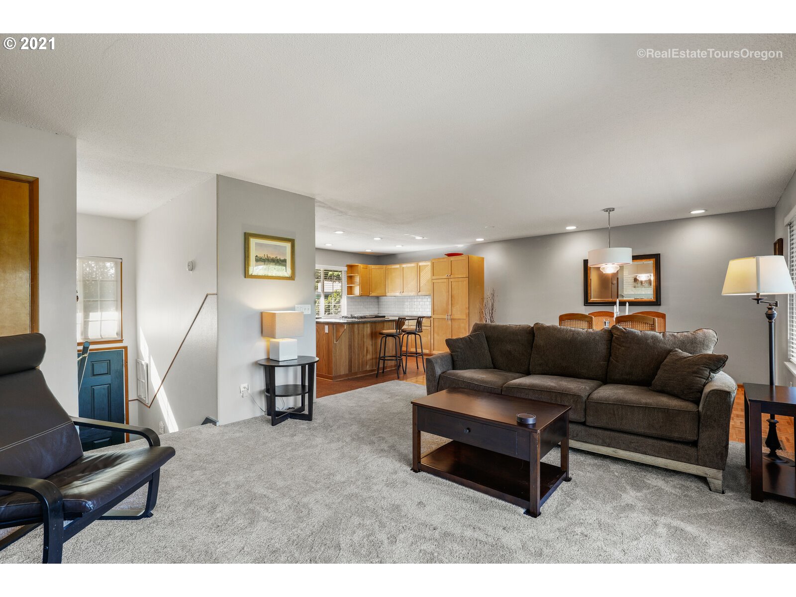 3211 Southwest Ridge Drive Portland, OR 97219 - Photo 7 of 32 Gallery Image 7