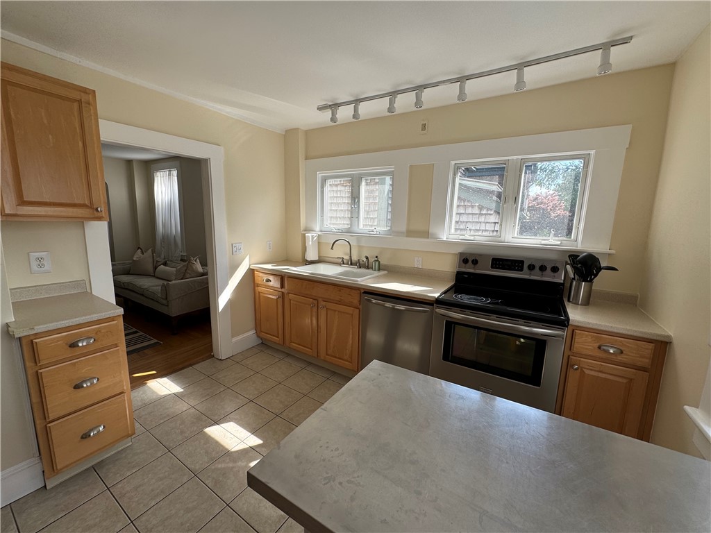 49 Connection Street Newport, RI 02840 - Photo 12 of 34