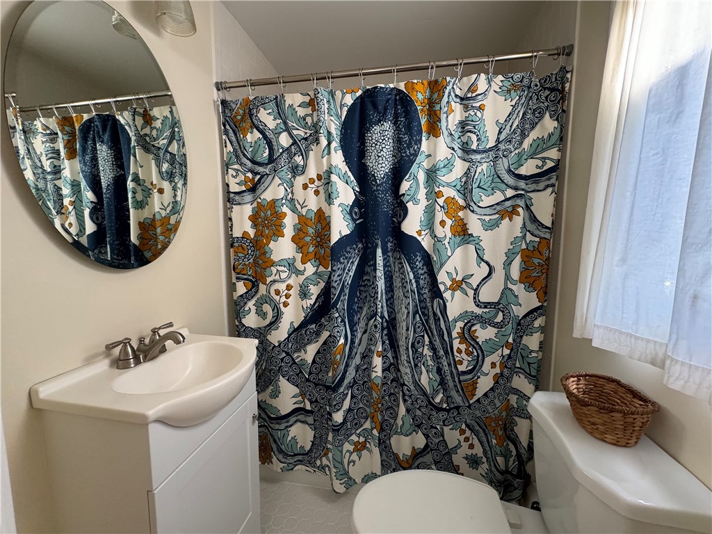 49 Connection Street Newport, RI 02840 - Photo 18 of 34