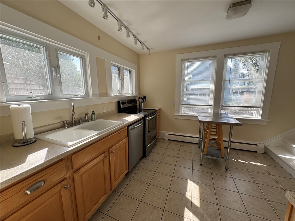 49 Connection Street Newport, RI 02840 - Photo 8 of 34