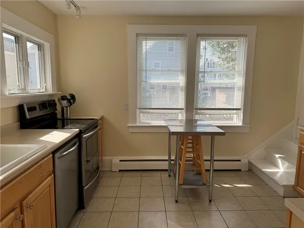 $2,900 | 49 Connection Street, Newport, RI 02840