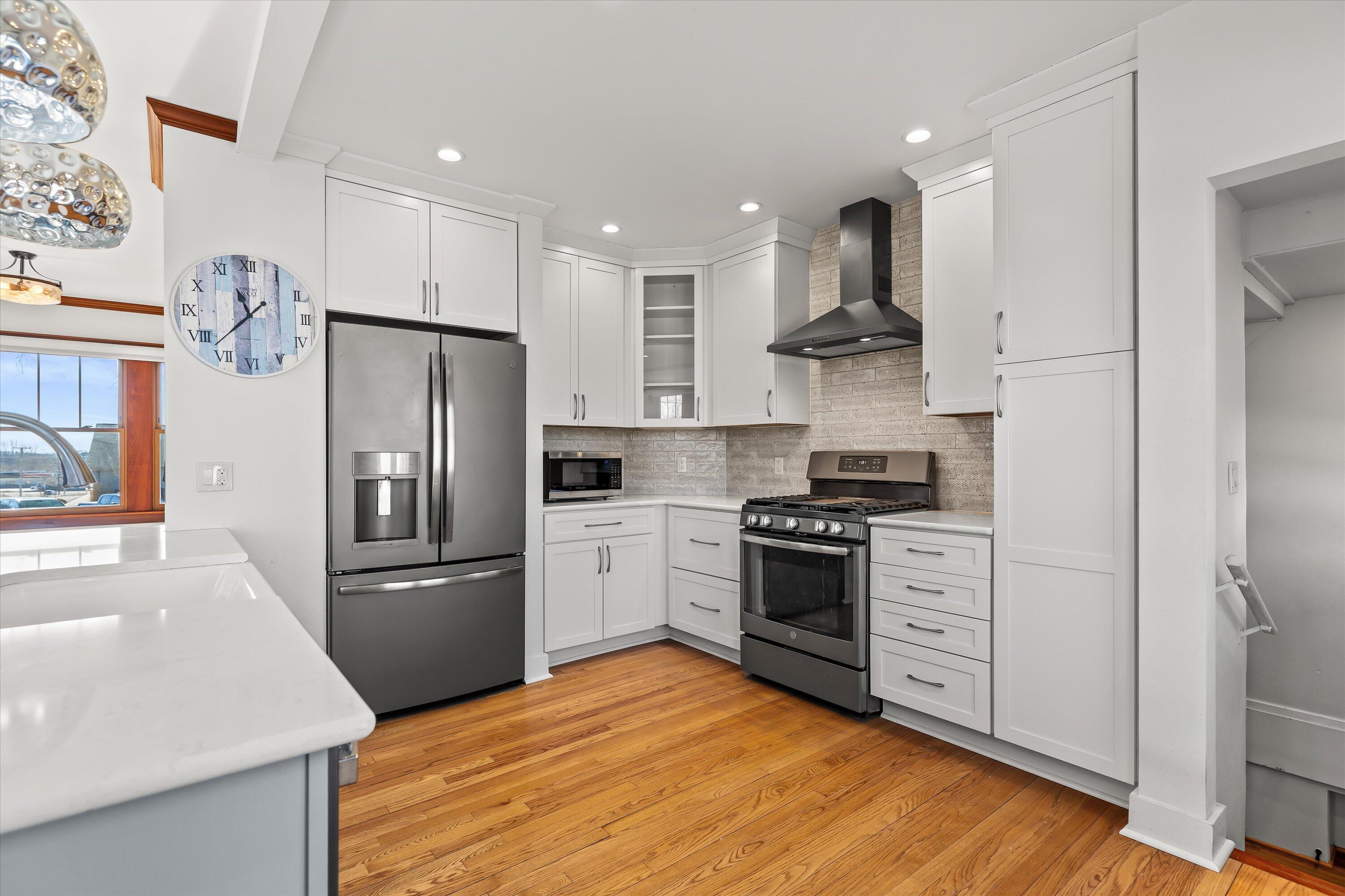N7243 North Crystal Lake Road Beaver Dam, WI 53916 - Photo 8 of 46 Crisp, White Cabinets