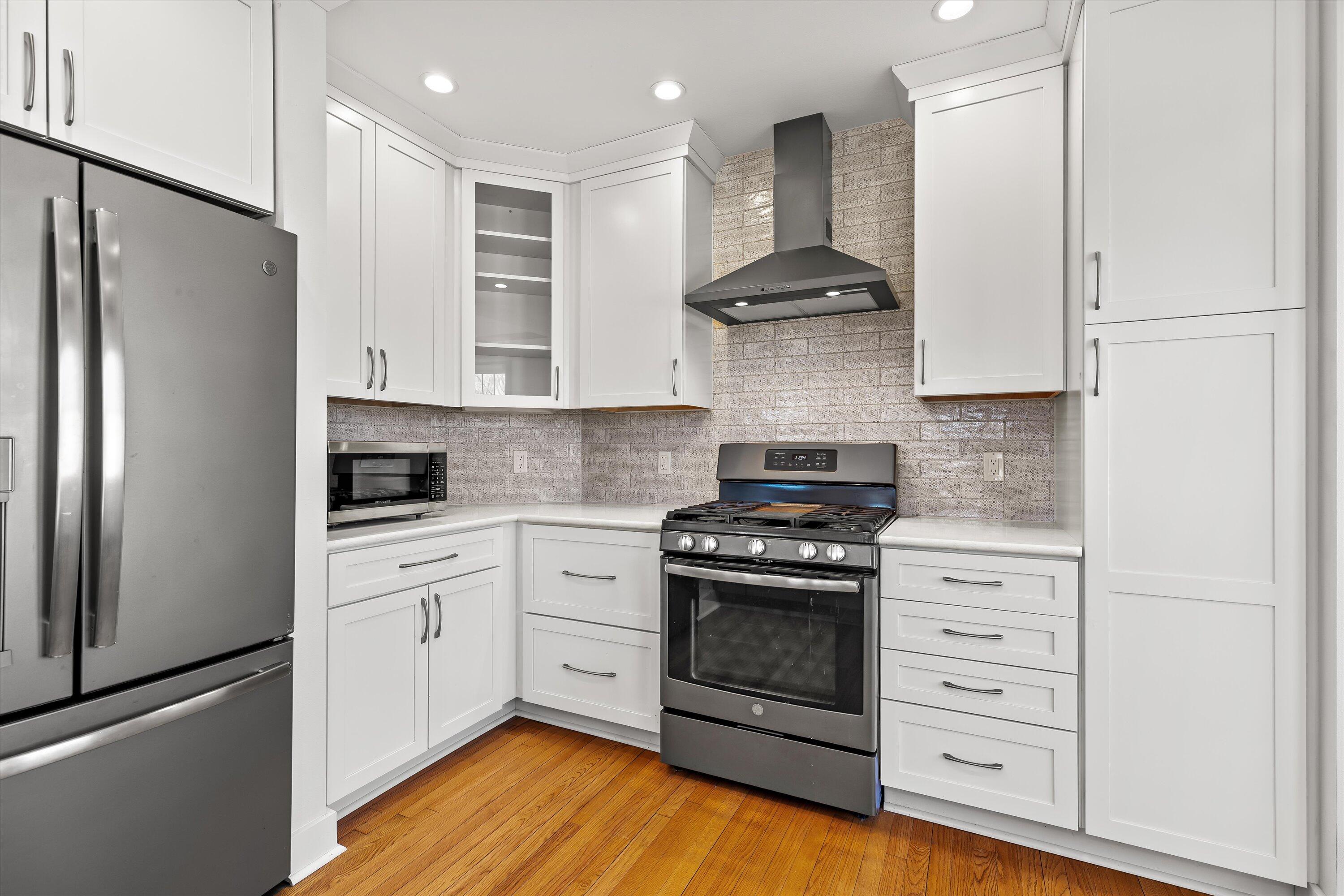 N7243 North Crystal Lake Road Beaver Dam, WI 53916 - Photo 10 of 46 Tiled Backsplash & Range Hood