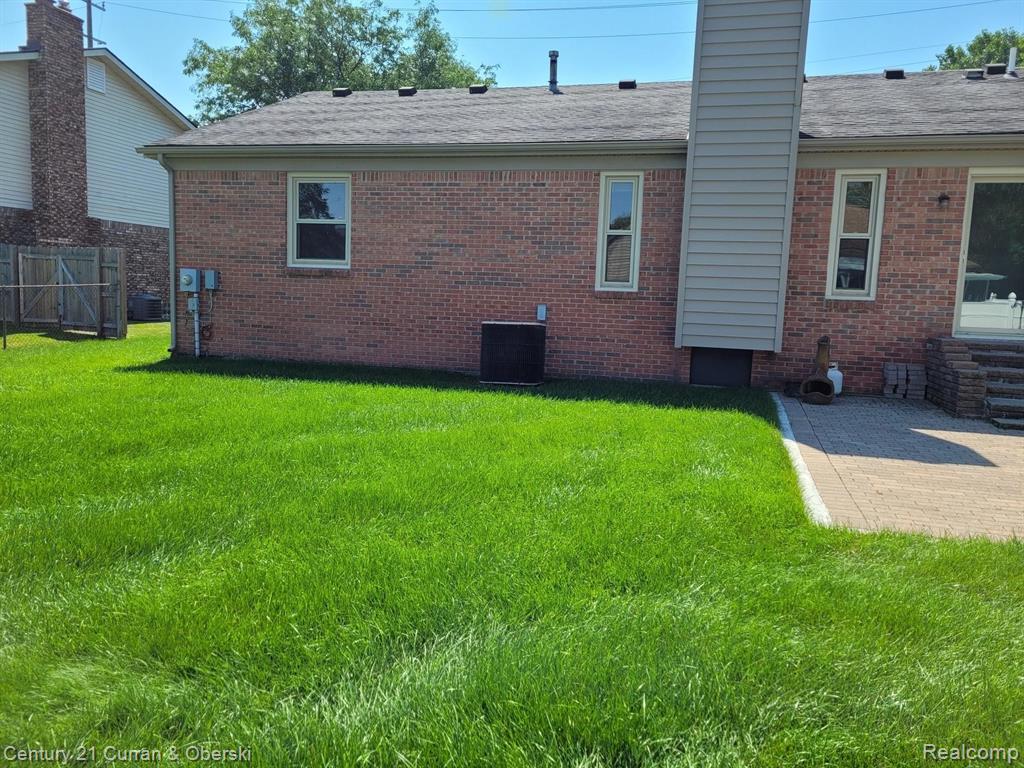 30744 South Gibraltar Road Rockwood, MI 48173 - Photo 2 of 22