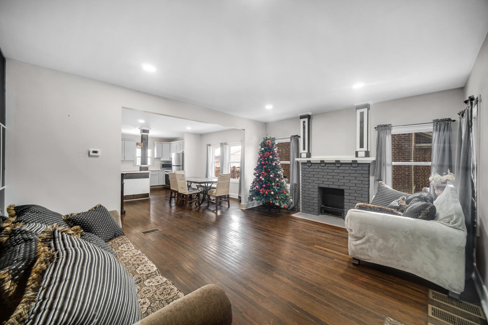 749 Buchanan Street Gary, IN 46402 - Photo 3 of 20 1620x1080