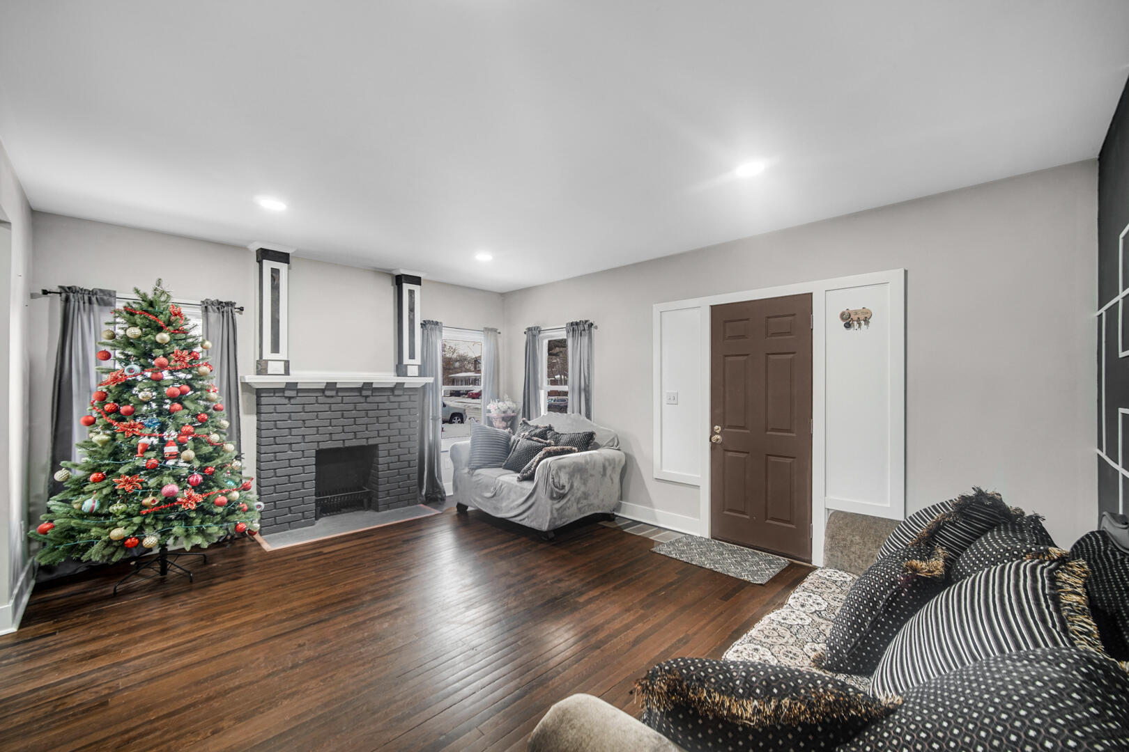 749 Buchanan Street Gary, IN 46402 - Photo 4 of 20 1620x1080