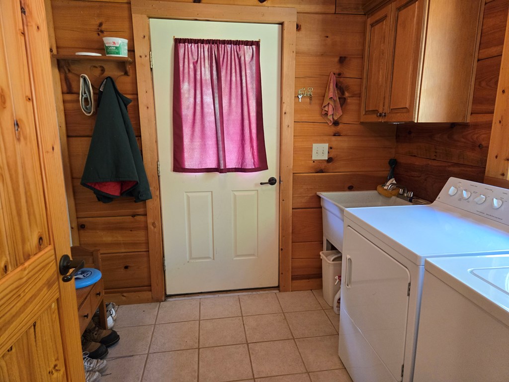 586 Laurel Haven Road Hayesville, NC 28904 - Photo 19 of 34 a view of walk in closet with clothes