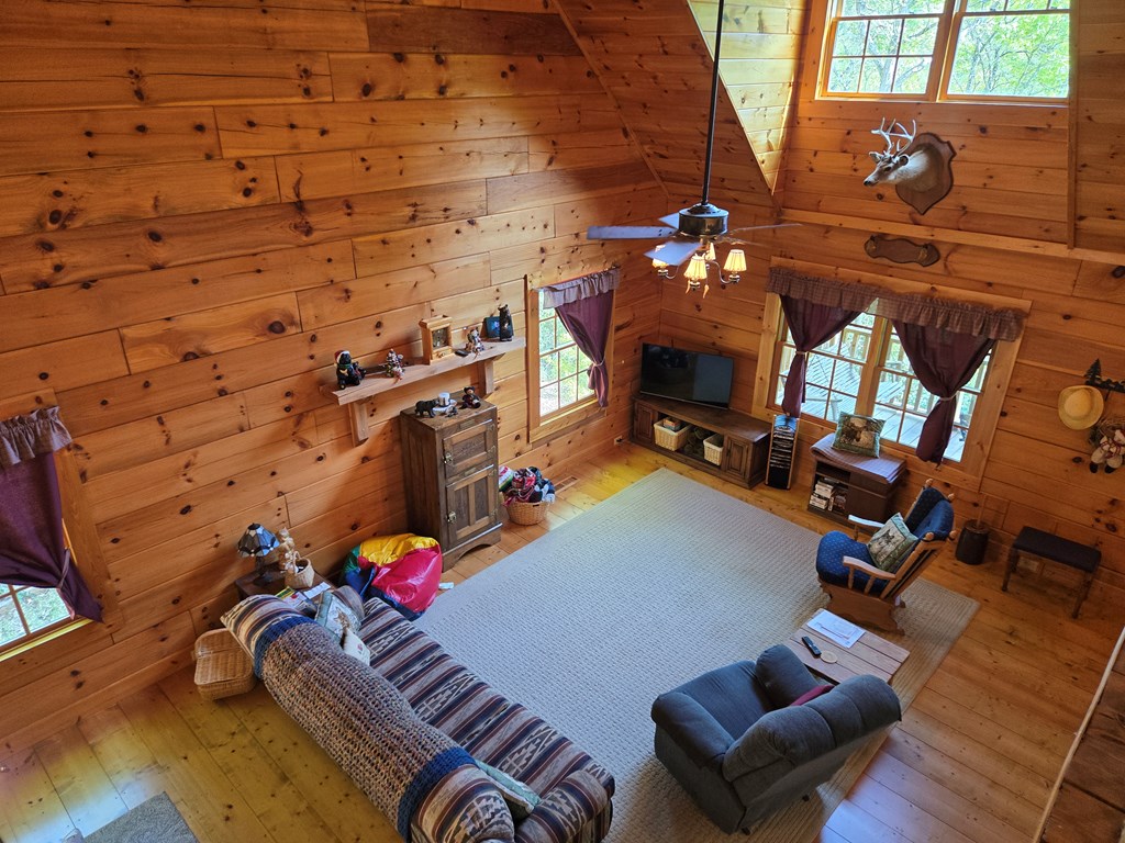 586 Laurel Haven Road Hayesville, NC 28904 - Photo 25 of 34 a room with musical instruments