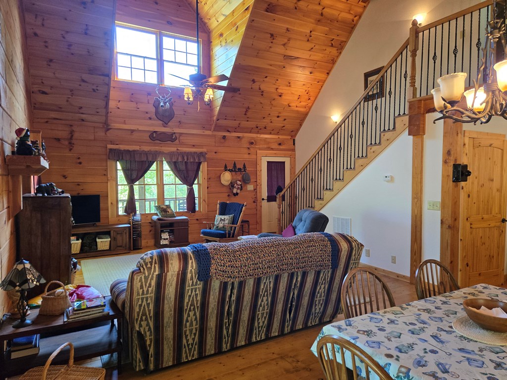 586 Laurel Haven Road Hayesville, NC 28904 - Photo 8 of 34 a view of a livingroom with furniture