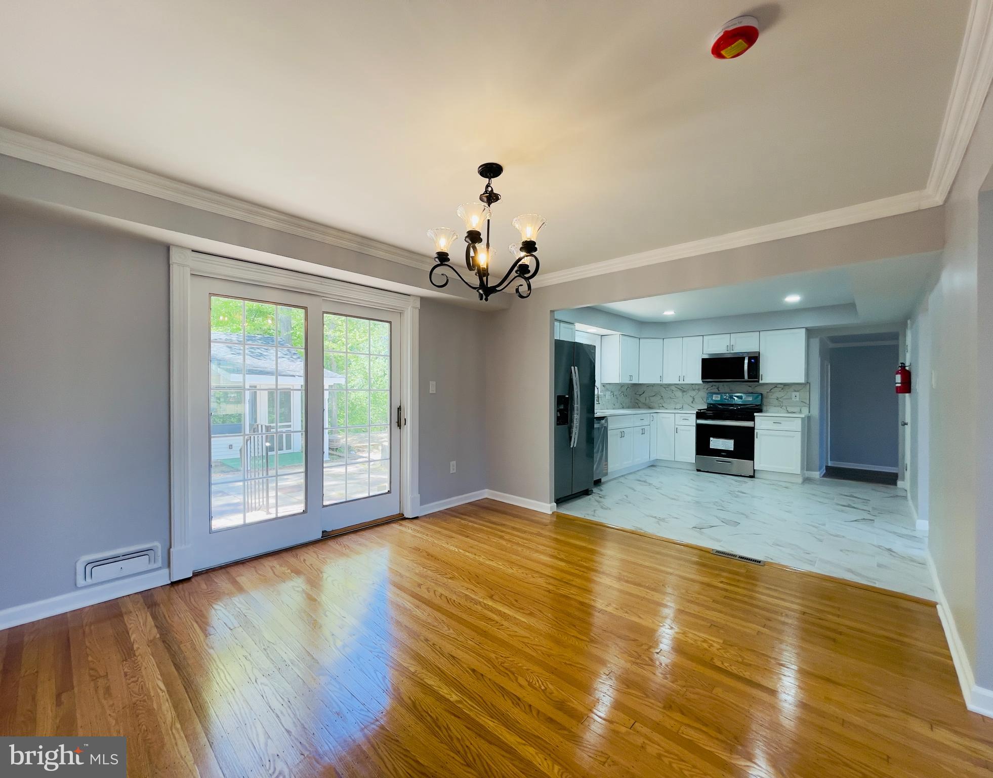 54 Saratoga Road Stratford, NJ 08084 - Photo 9 of 34 DINING ROOM