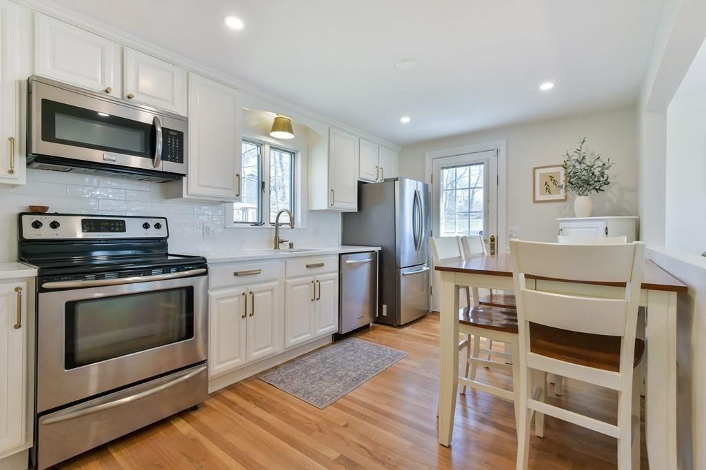 14 Innitou Road Woburn, MA 01801 - Photo 8 of 30 Gallery Image 8