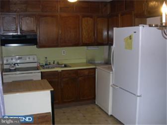 16 Plumtree Road Levittown, PA 19056 - Photo 5 of 12 Kitchen