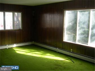 16 Plumtree Road Levittown, PA 19056 - Photo 6 of 12 Bedroom - Main
