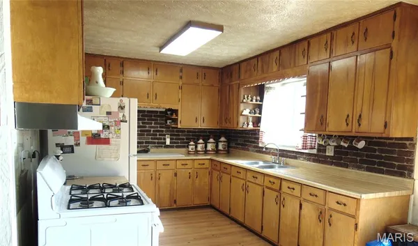 $265,000 | 8711 7 Hills Drive, Alton, IL 62002