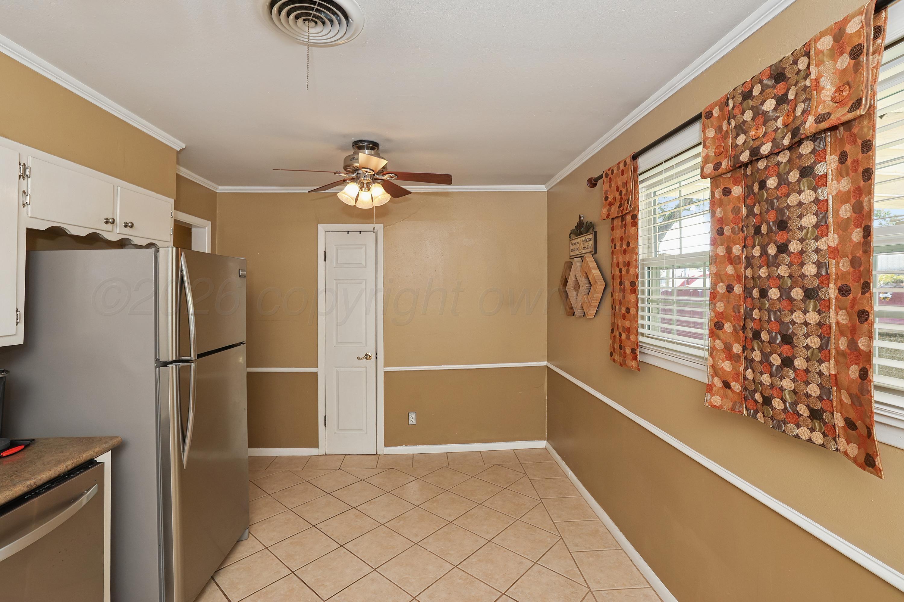 2015 Currie Lane Amarillo, TX 79107 - Photo 4 of 12 10-Dining Area