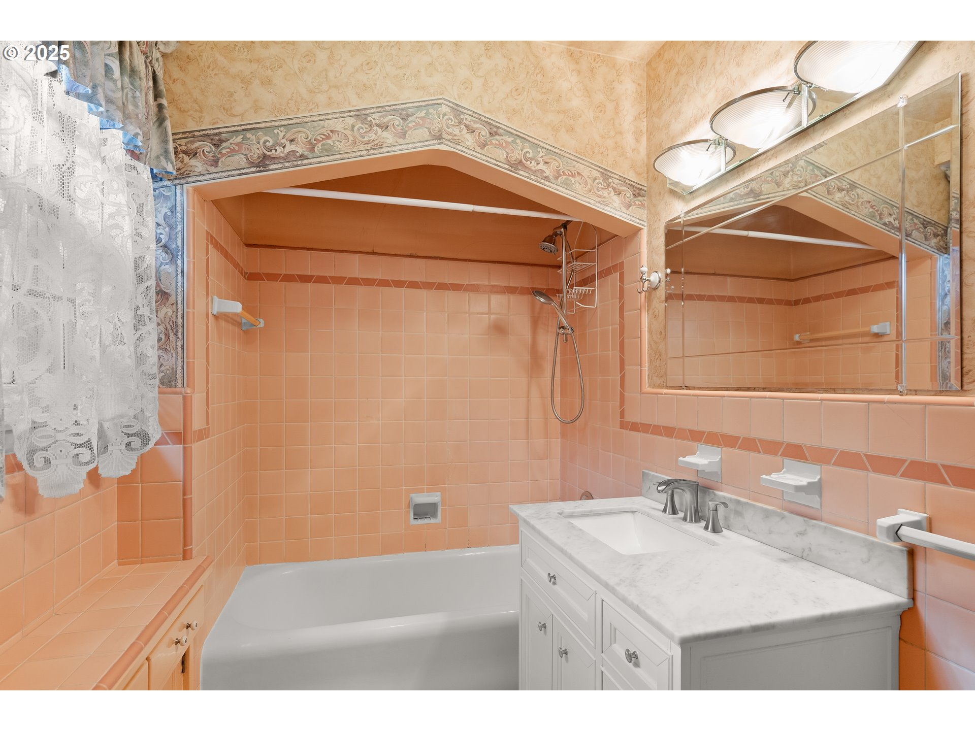 17300 Southeast Oatfield Road Milwaukie, OR 97267 - Photo 15 of 45 Bathroom