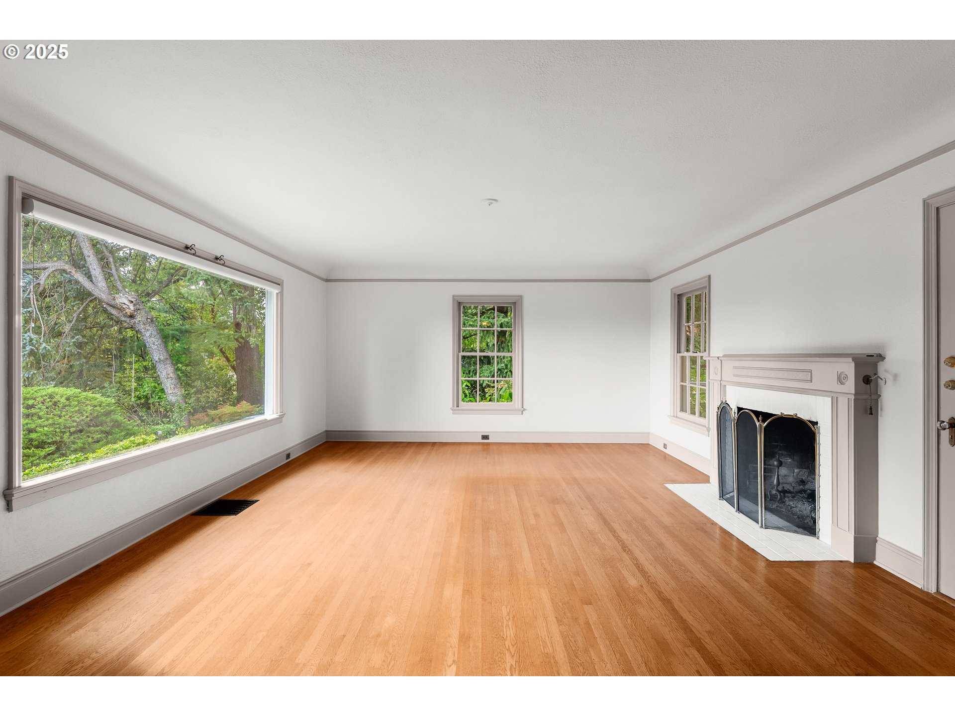 17300 Southeast Oatfield Road Milwaukie, OR 97267 - Photo 4 of 45 Living Room