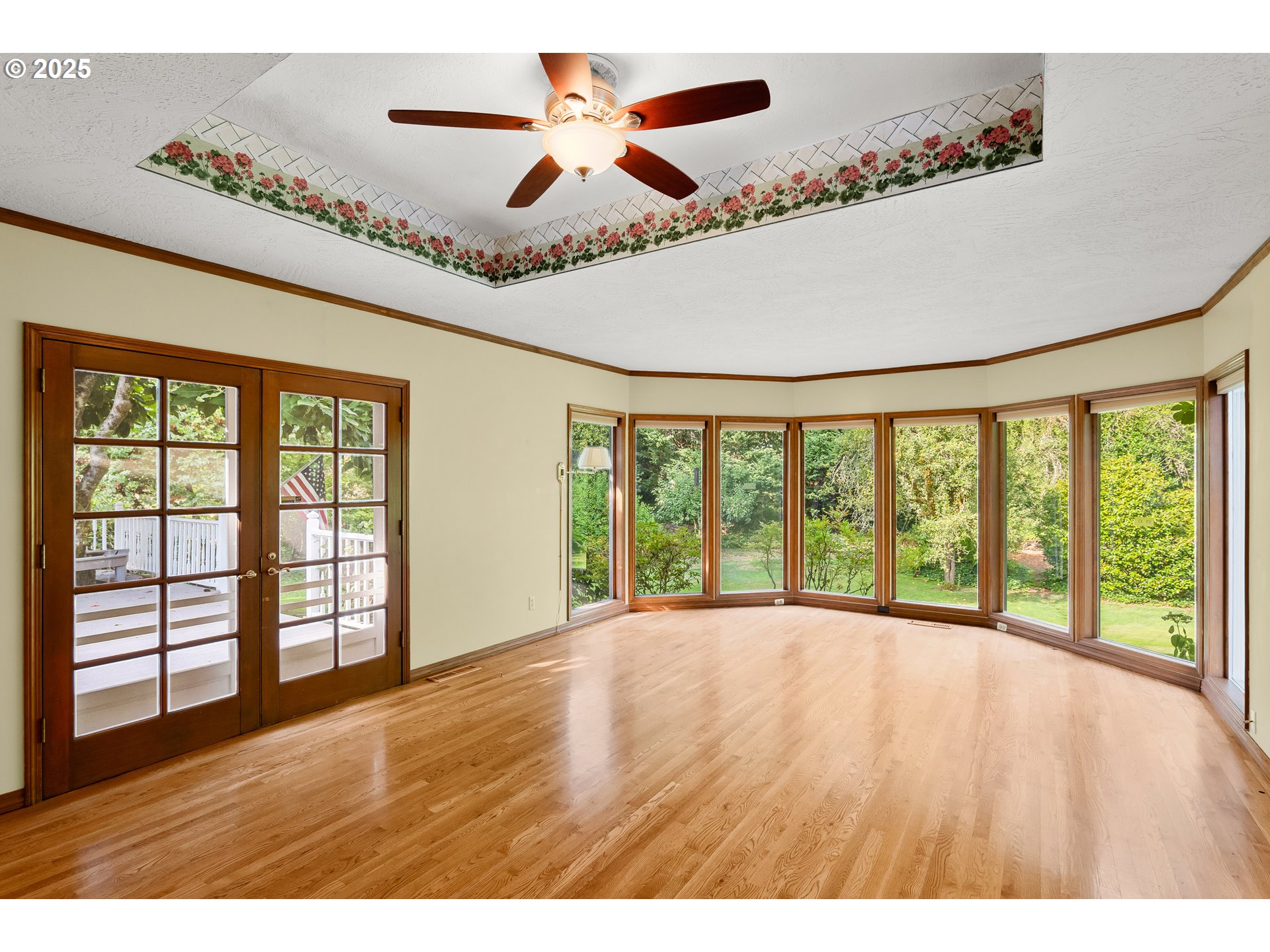 17300 Southeast Oatfield Road Milwaukie, OR 97267 - Photo 10 of 45 Family Room