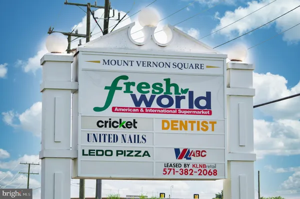 a group of cars parked in front of a building