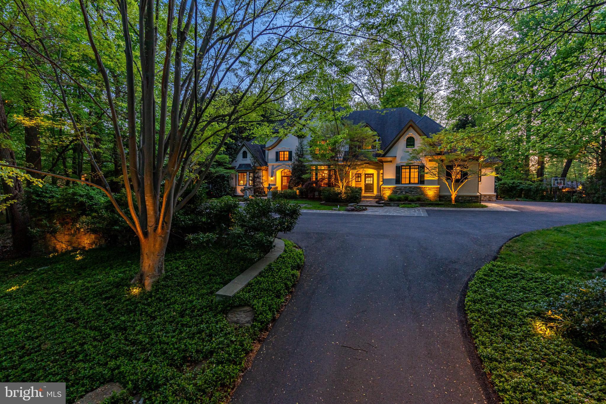 9901 River View Court Potomac, MD 20854 - Photo 2 of 54 Grand Property Entrance