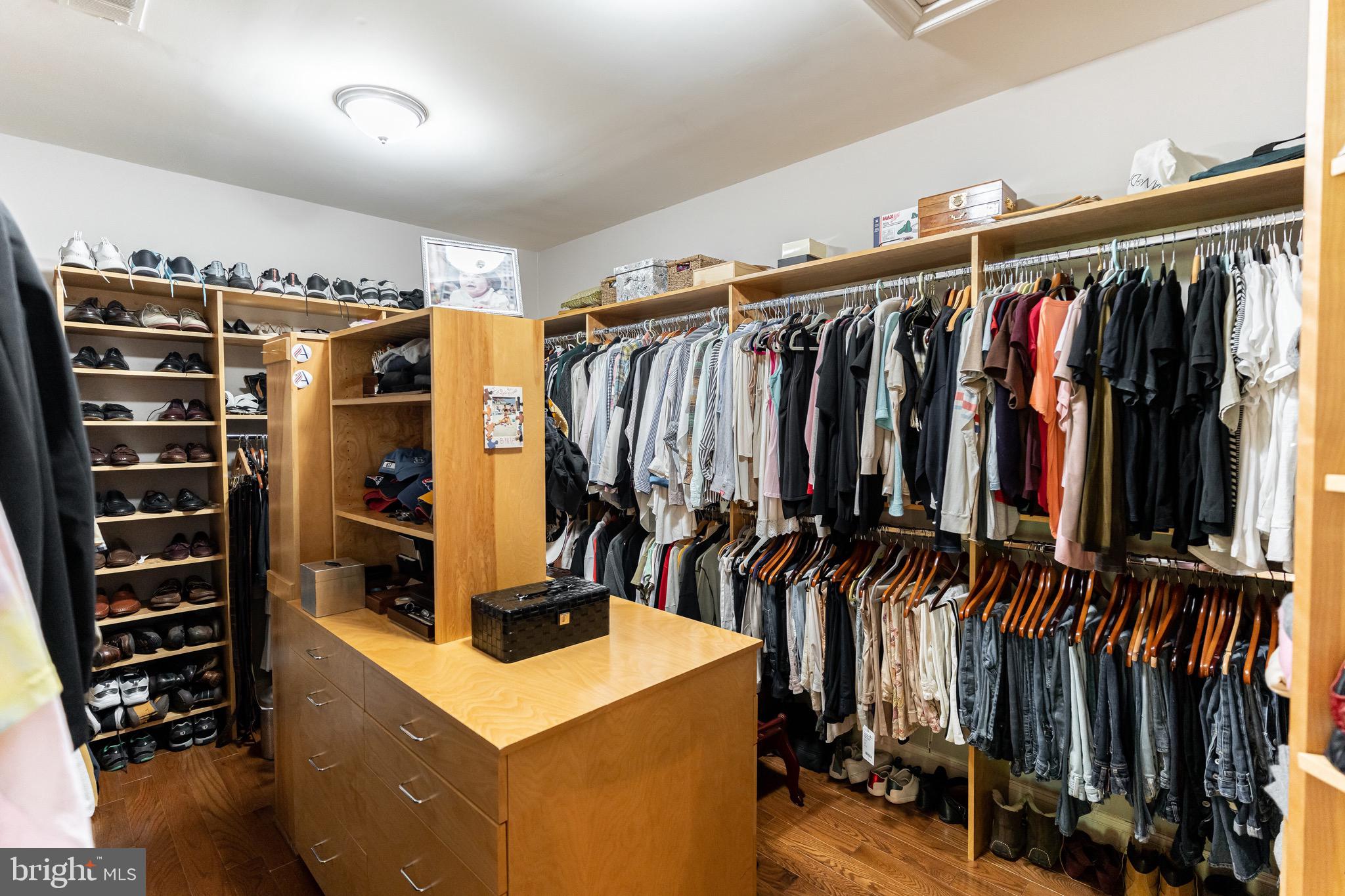 9901 River View Court Potomac, MD 20854 - Photo 27 of 54 Walk-in Closet