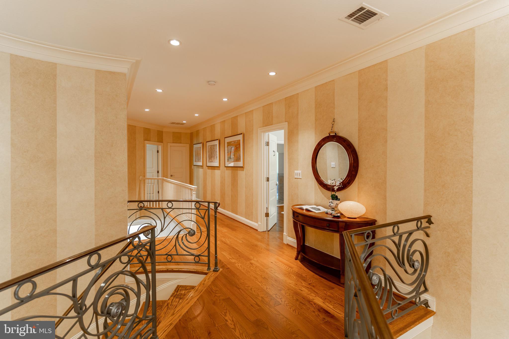 9901 River View Court Potomac, MD 20854 - Photo 31 of 54 Upper Hall