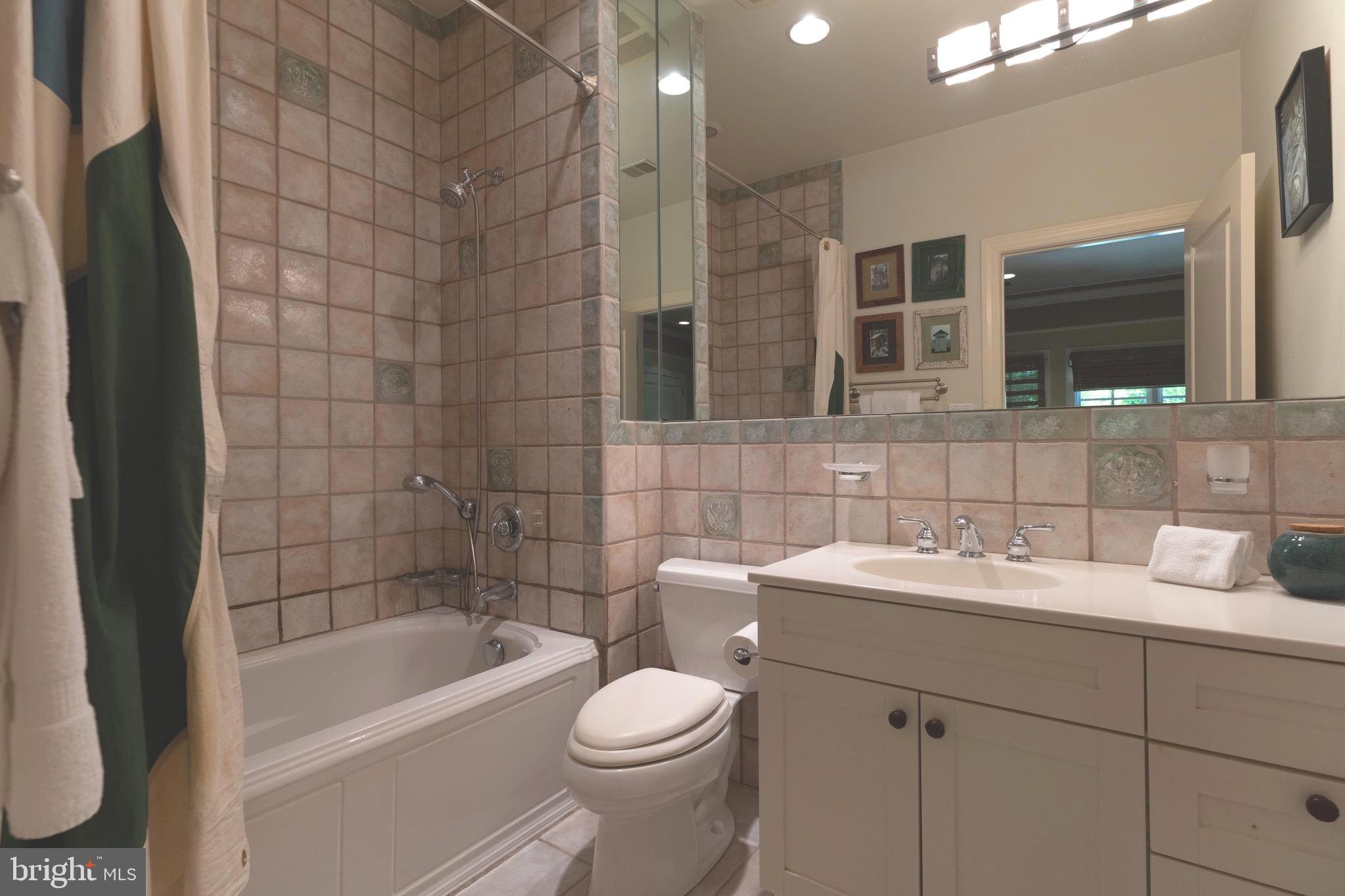 9901 River View Court Potomac, MD 20854 - Photo 35 of 54 Private Bath