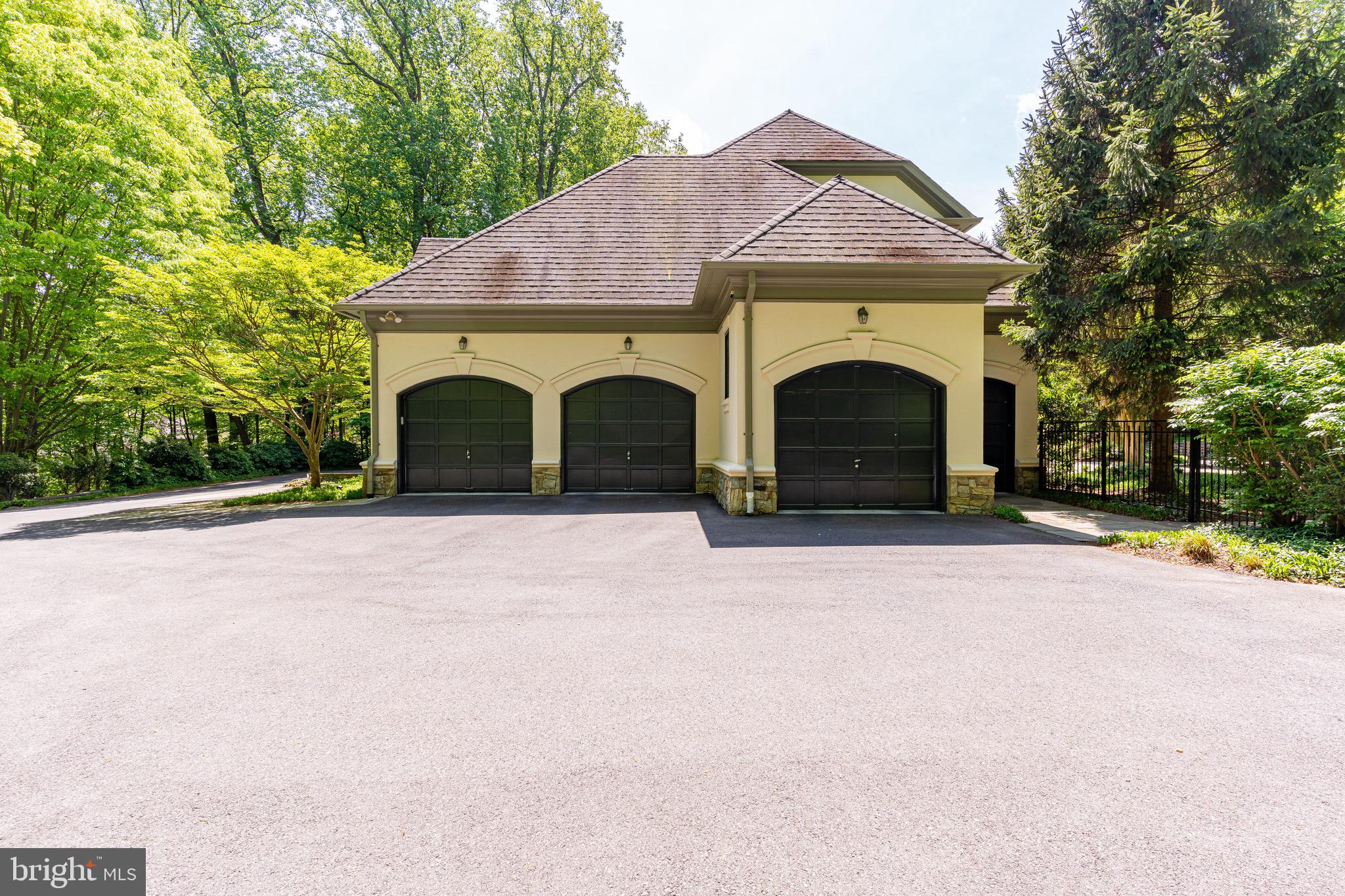 9901 River View Court Potomac, MD 20854 - Photo 48 of 54 3-car Garage