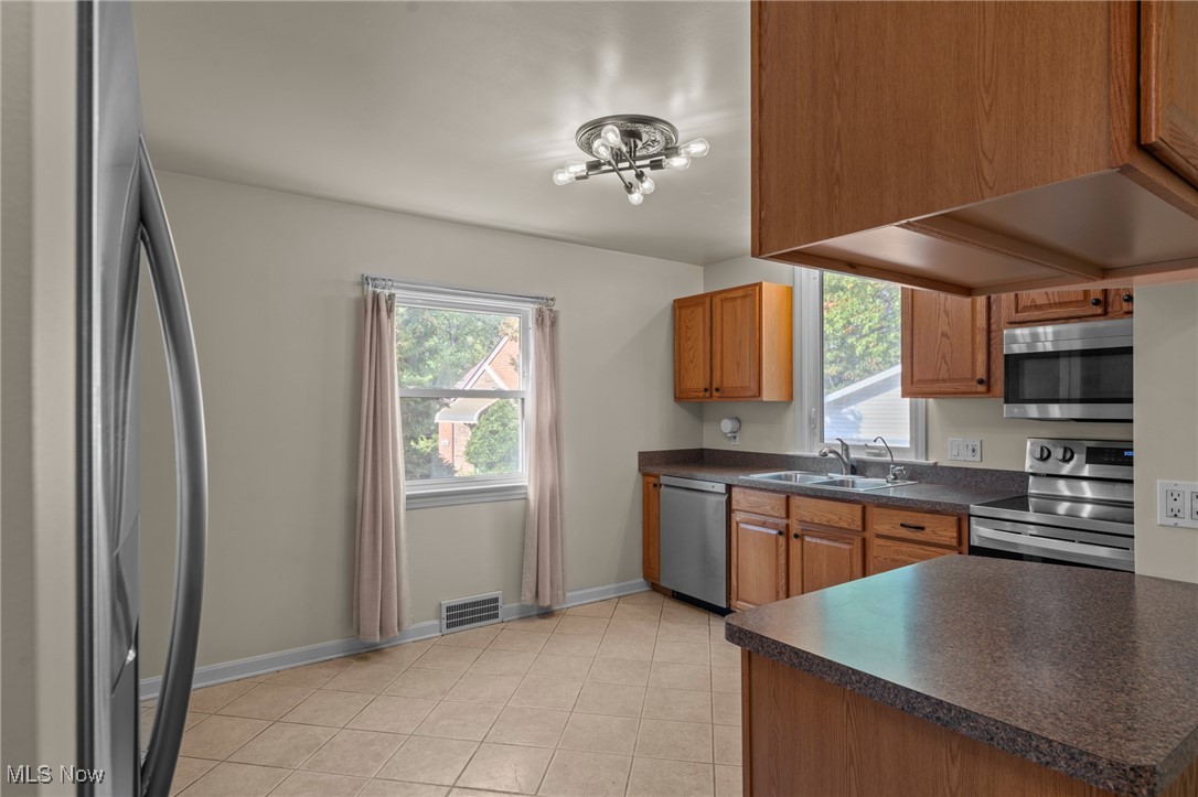3547 Randolph Road Cleveland, OH 44121 - Photo 13 of 40