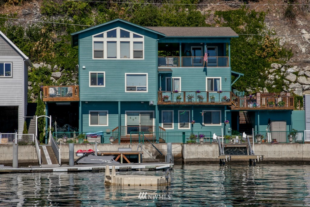 9810 South Lakeshore Road Chelan, WA 98816 - Photo 1 of 25 Gallery Image 1