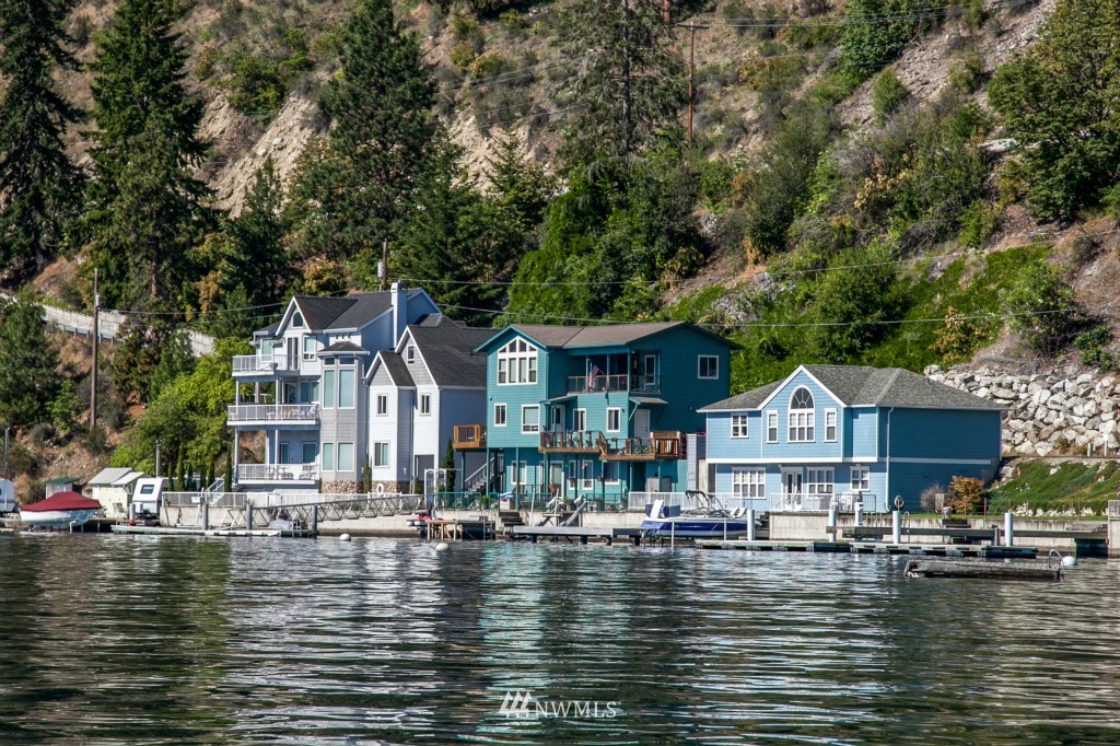 9810 South Lakeshore Road Chelan, WA 98816 - Photo 2 of 25 Gallery Image 2