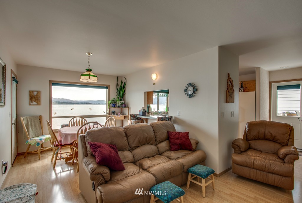 9810 South Lakeshore Road Chelan, WA 98816 - Photo 14 of 25 Gallery Image 14