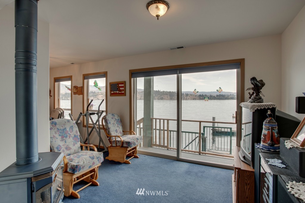 9810 South Lakeshore Road Chelan, WA 98816 - Photo 19 of 25 Gallery Image 19