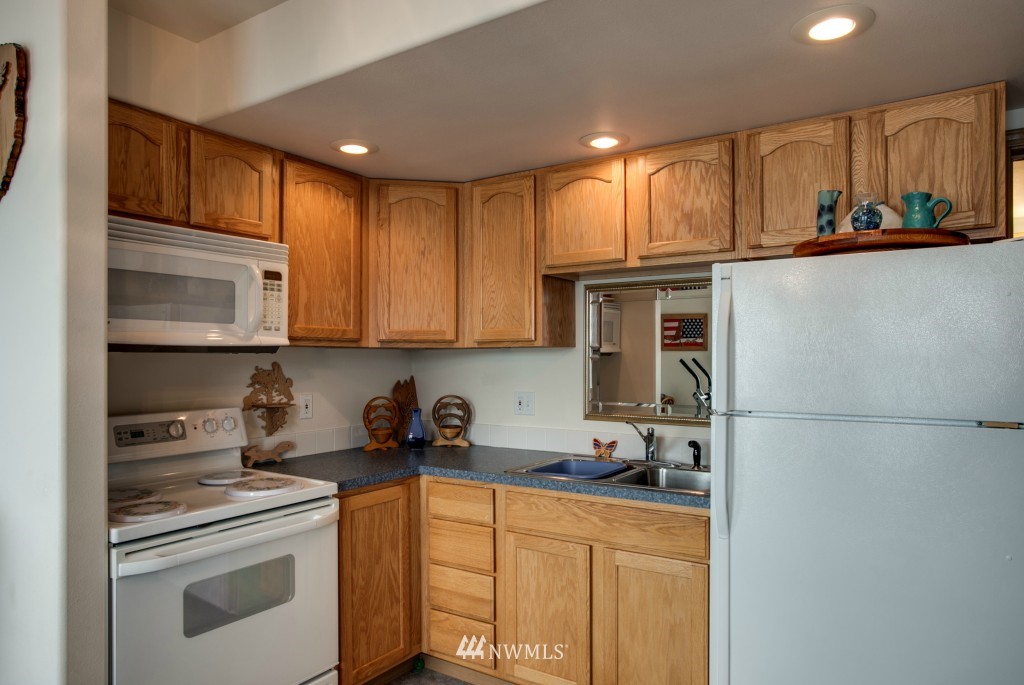 9810 South Lakeshore Road Chelan, WA 98816 - Photo 20 of 25 Gallery Image 20