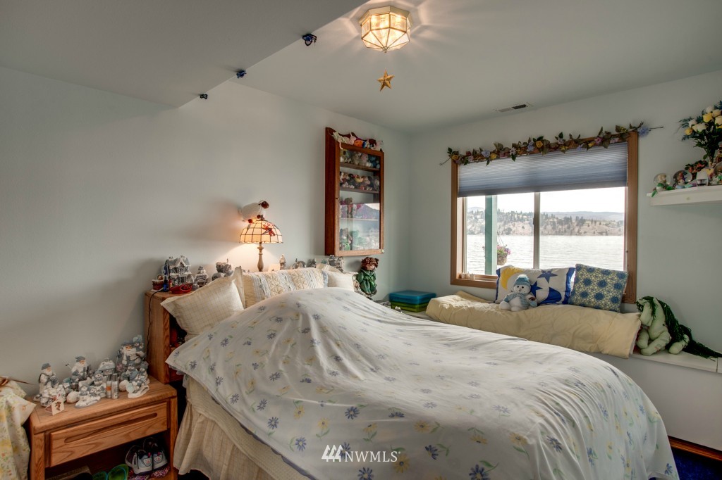 9810 South Lakeshore Road Chelan, WA 98816 - Photo 21 of 25 Gallery Image 21