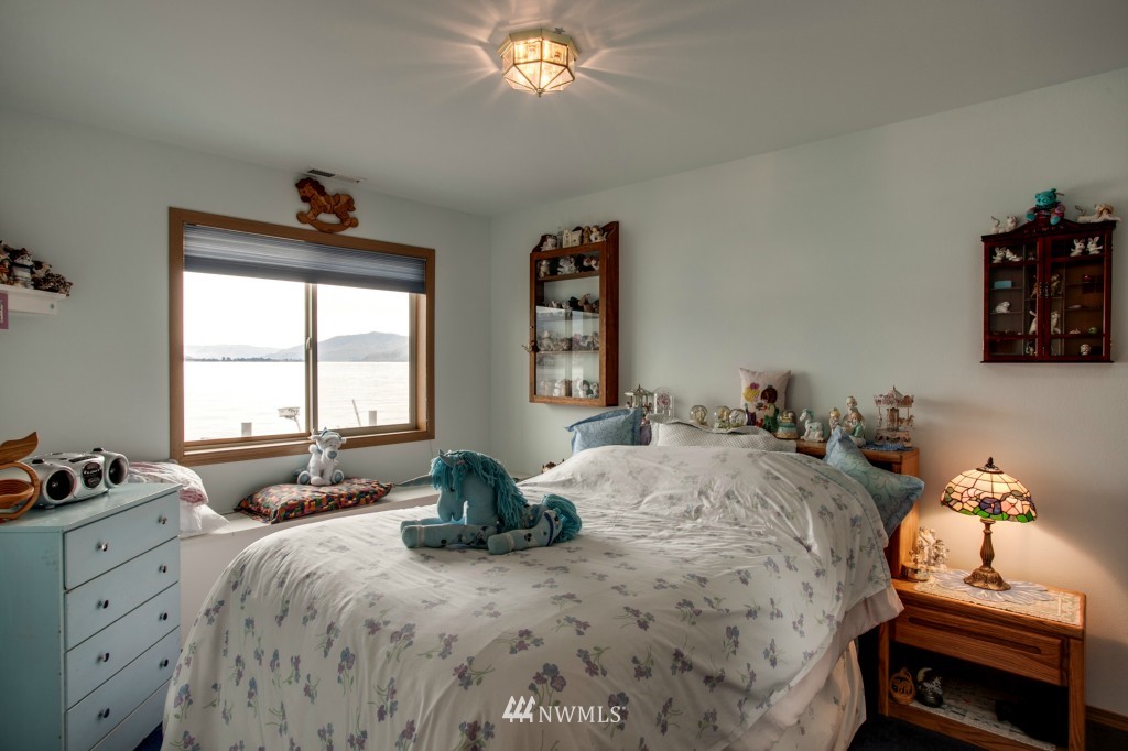 9810 South Lakeshore Road Chelan, WA 98816 - Photo 22 of 25 Gallery Image 22